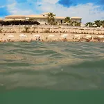 Crystal فندق