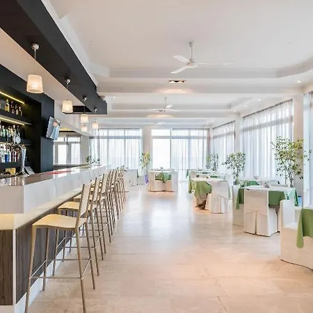 水晶海滩酒店 Kalamákion