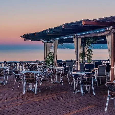 水晶海滩酒店 4* Kalamákion