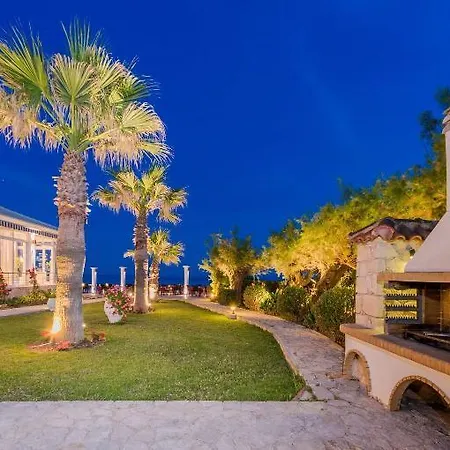 水晶海滩酒店 4* Kalamákion