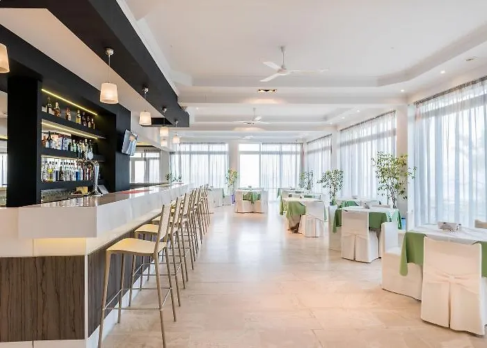 水晶海滩酒店 Kalamákion