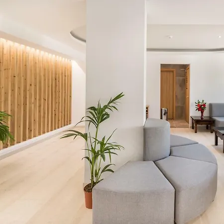 Crystal Hotel 4*